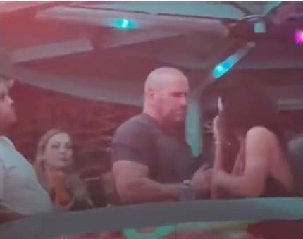 Dana White, președintele UFC și Anne, soția acestuia, în timp ce se iau la bătăie într-un club de fițe din Mexic, de Revelion